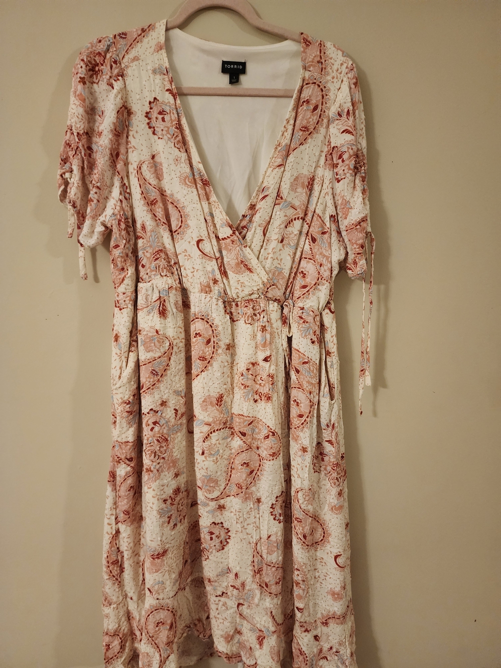 torrid Cream & Rust Paisley Tie-Waist Wrap Dress